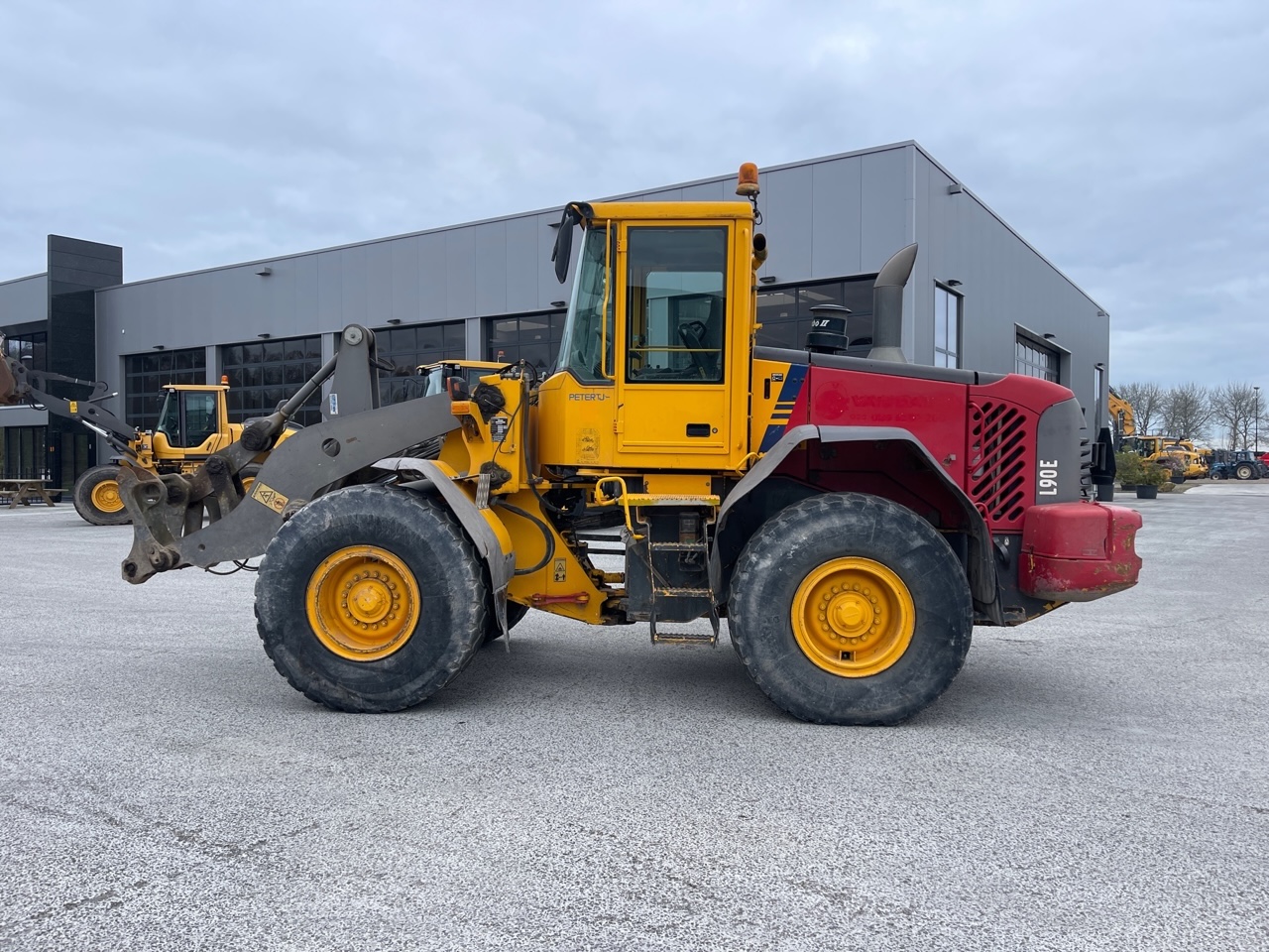 Volvo L90E 2004