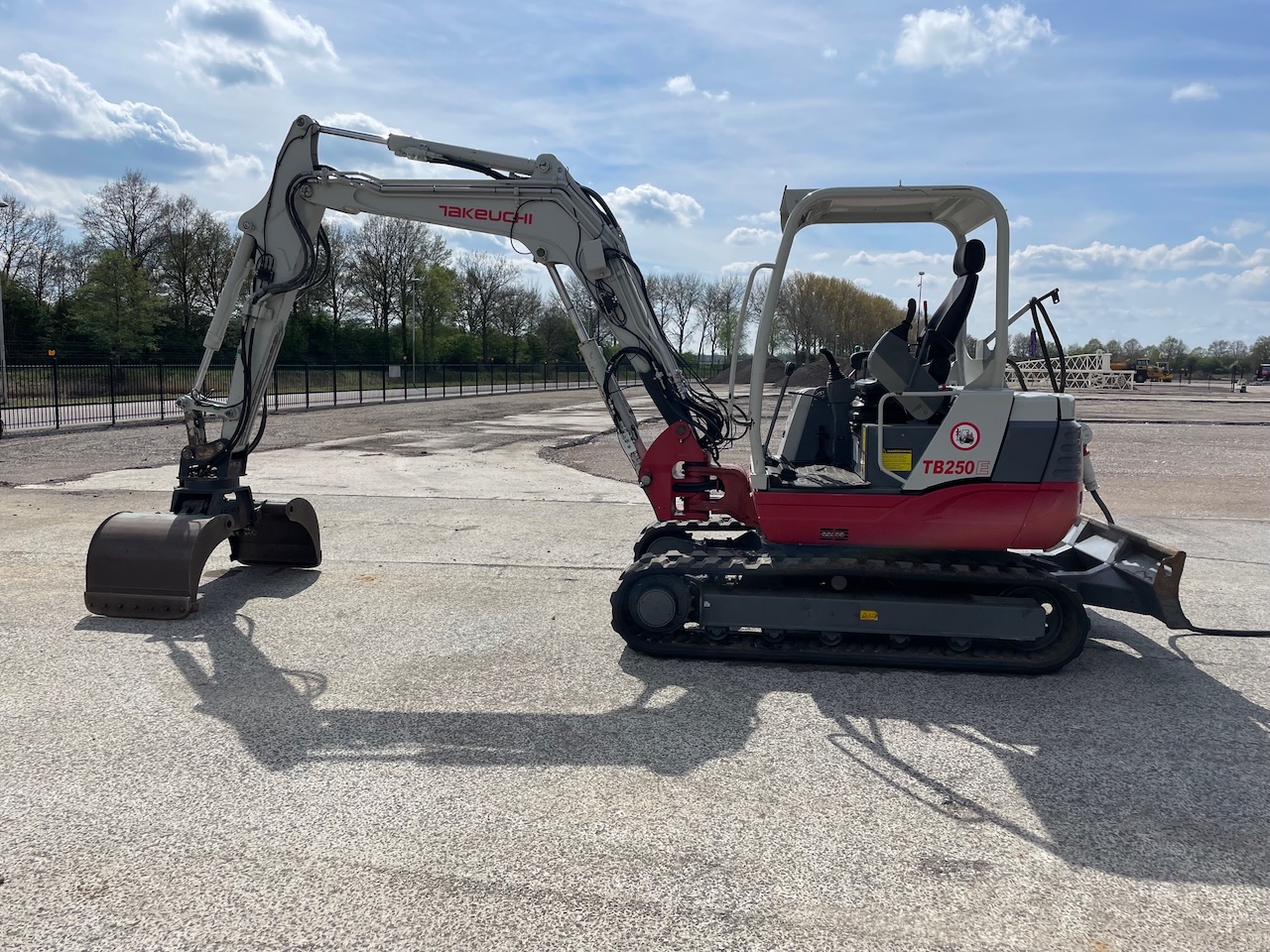 Takeuchi TB250E Electric 2016