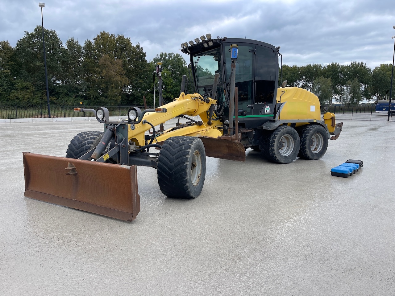 New Holland F106.7A 6x6 Grader + GPS 2011